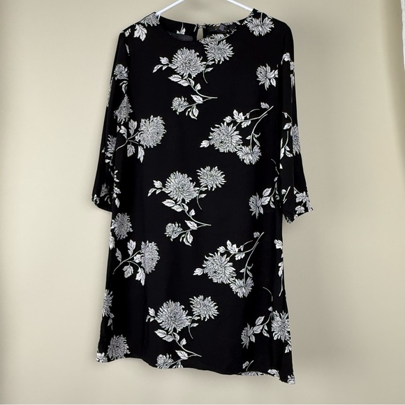 Forever 21 Monochrome Floral dress   size Medium - Picture 1 of 12